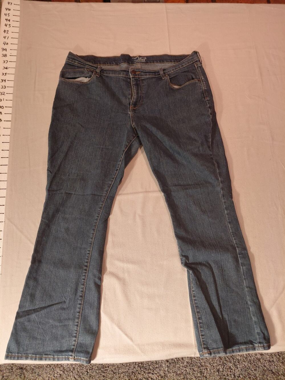 Old Navy Women's Size 16 Blue Flirt Mid-Rise Straight Dark Wash Denim Jeans